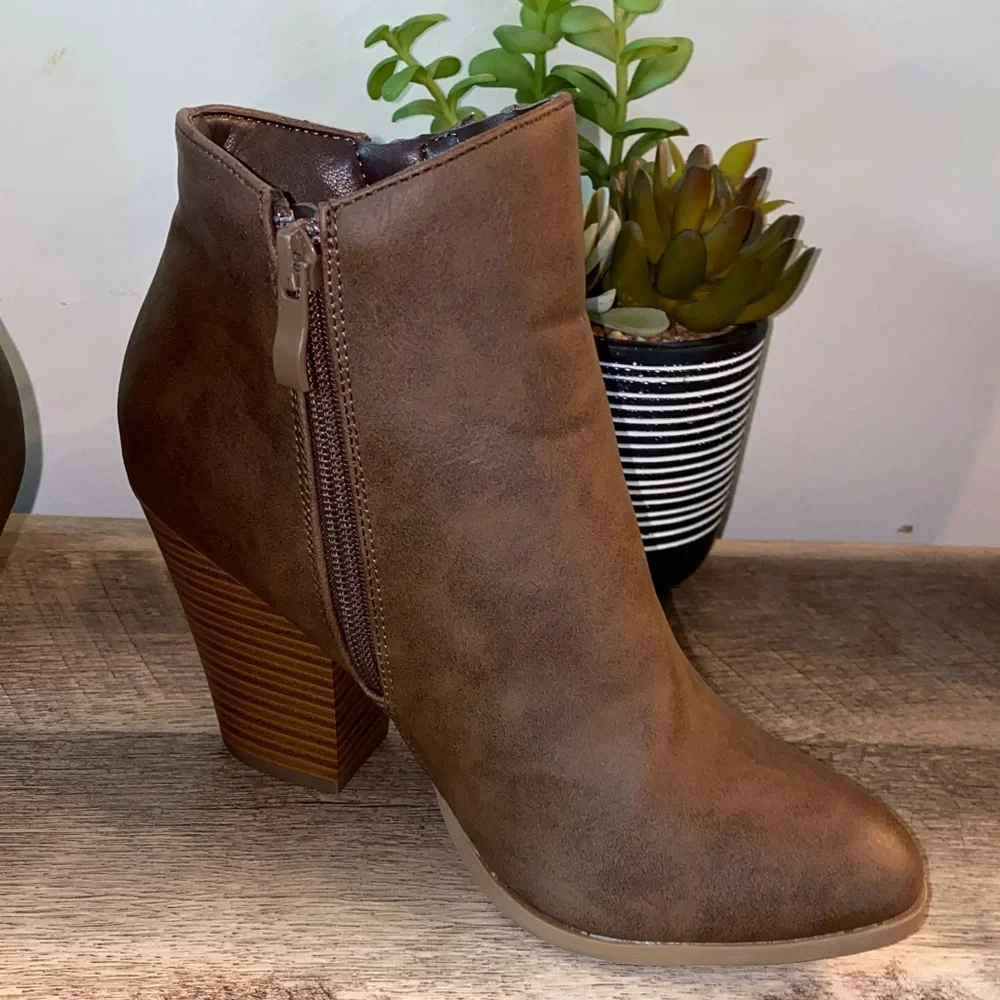 Journee Collection Heeled Ankle Booties with Dual Zippers Size 6.5 - Picture 7 of 13